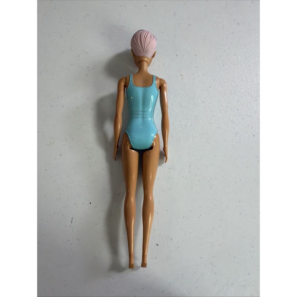 Barbie Mattel Doll 2019 Color Reveal Freckles Hearts - Picture 5 of 6